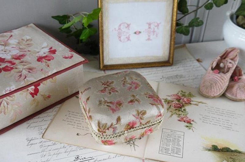 Boite de friandise tissu fleuri