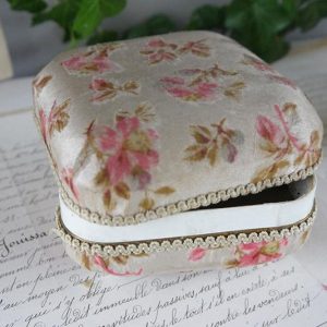 boite-de-friandise-tissu-fleuri_2750_3