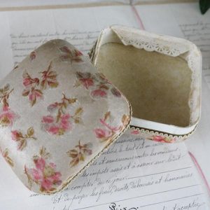 boite-de-friandise-tissu-fleuri_2750_4