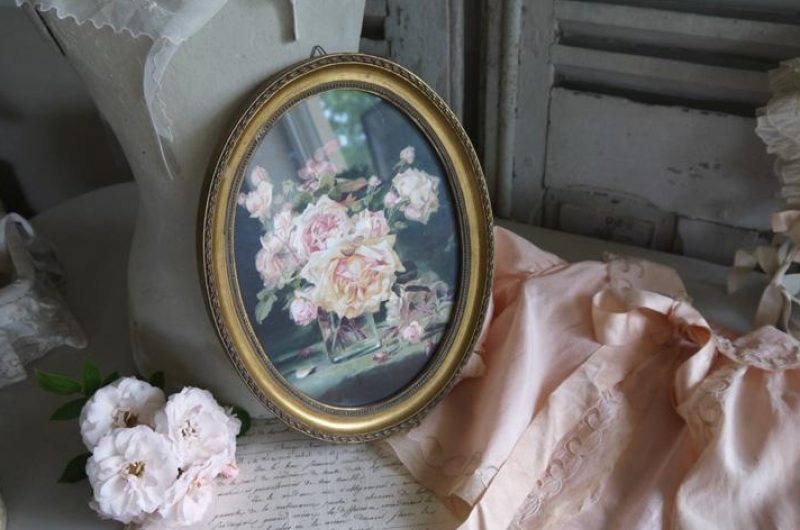 Bouquet fleuri et cadre doré