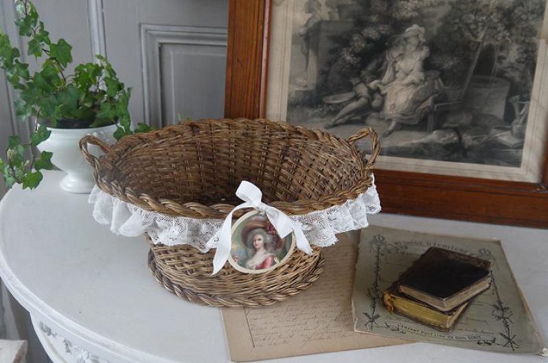 Corbeille dentelle et portrait