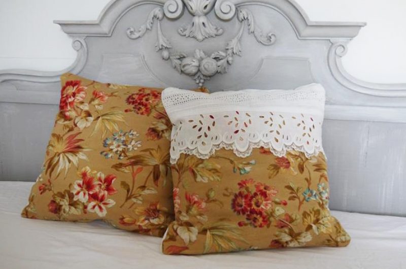 Housses de coussin fond ocre