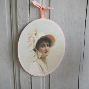 medaillon-femme-au-chapeau_2602_2