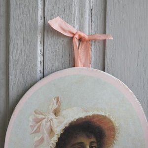 medaillon-femme-au-chapeau_2602_3
