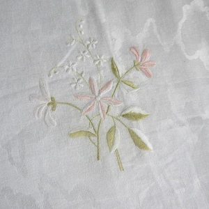 pochette-brodee-et-festonnee_2510_2