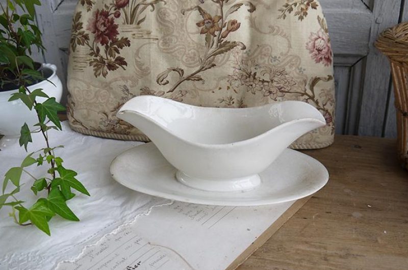 Ancienne saucière blanche