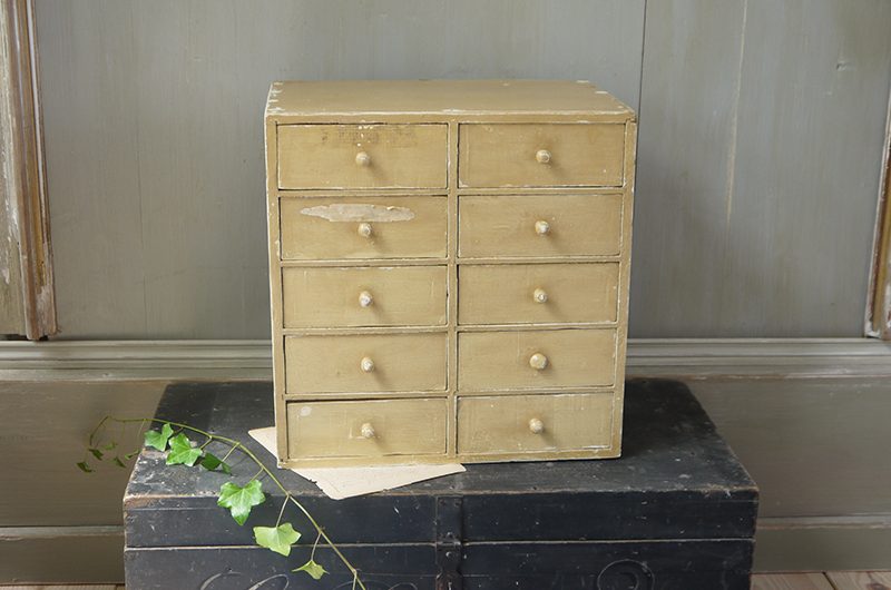 Petit meuble 10 tiroirs ocre