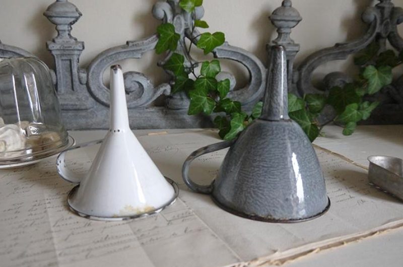 Entonnoirs émaillés