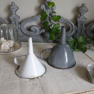 entonnoirs-emailles_2811_2-1024x768