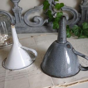 entonnoirs-emailles_2811_3-1024x768