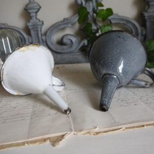 entonnoirs-emailles_2811_5-1024x768