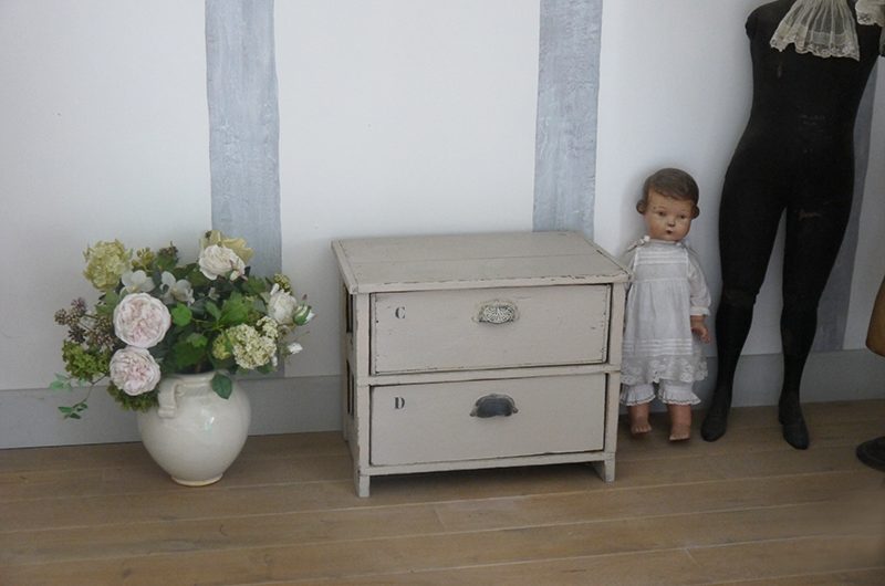 Meuble patiné 2 tiroirs