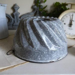 moule-emaille-gris_3270_2-1024x768-1-1024x768