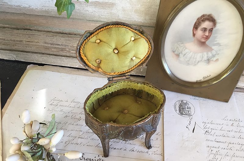 Boite à bijoux capitonnée