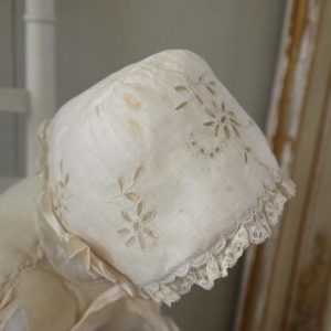 bonnet-brode-pour-bebe_3425_6-1024x768-1-1024x768