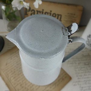 pichet-emaille-a-couvercle_2705_2-1024x768-1-1024x768