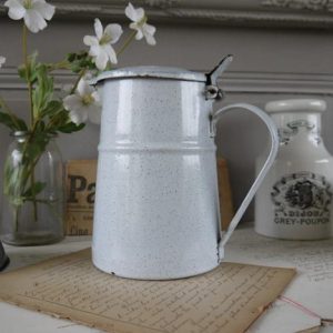 pichet-emaille-a-couvercle_2705_4-1024x768-1-1024x768