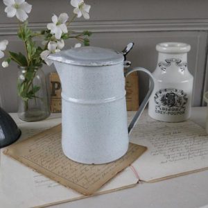 pichet-emaille-a-couvercle_2705_5-1024x768-1-1024x768