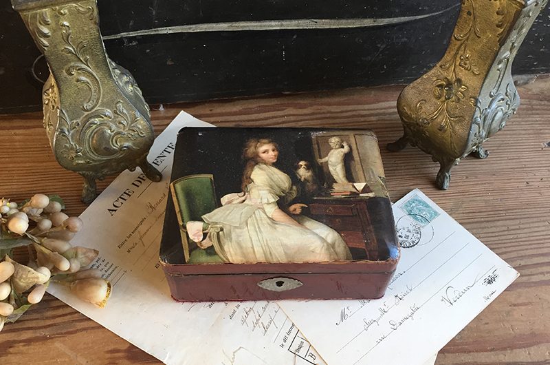 Petite boite femme élégante