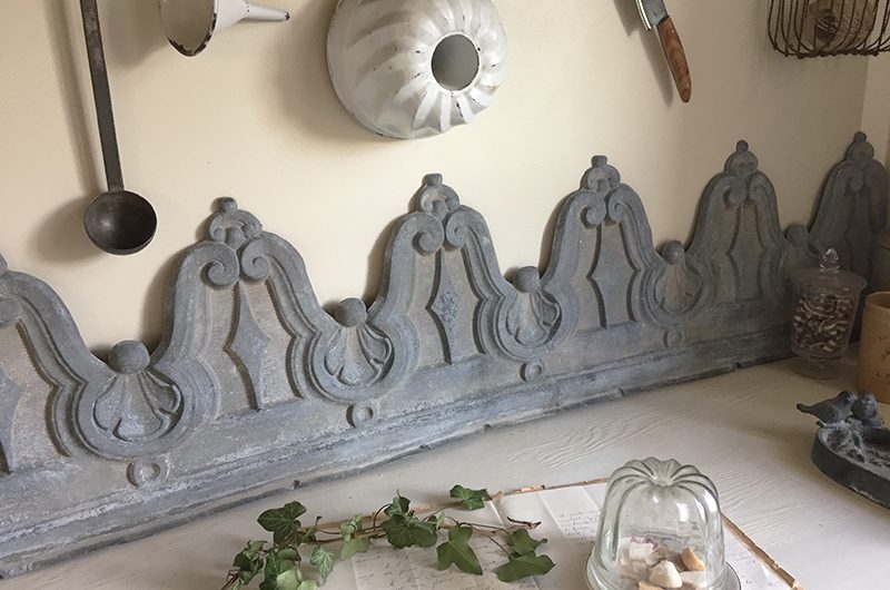 Grande frise en zinc