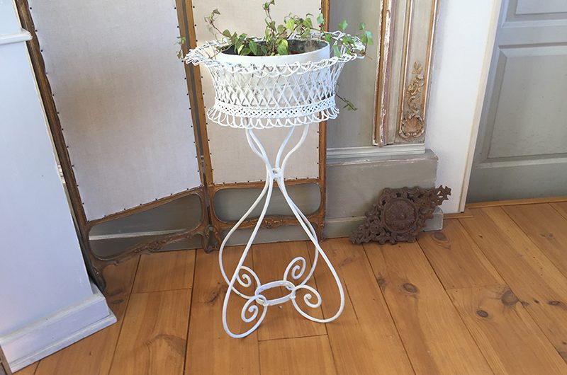 Petite jardinière sur pied