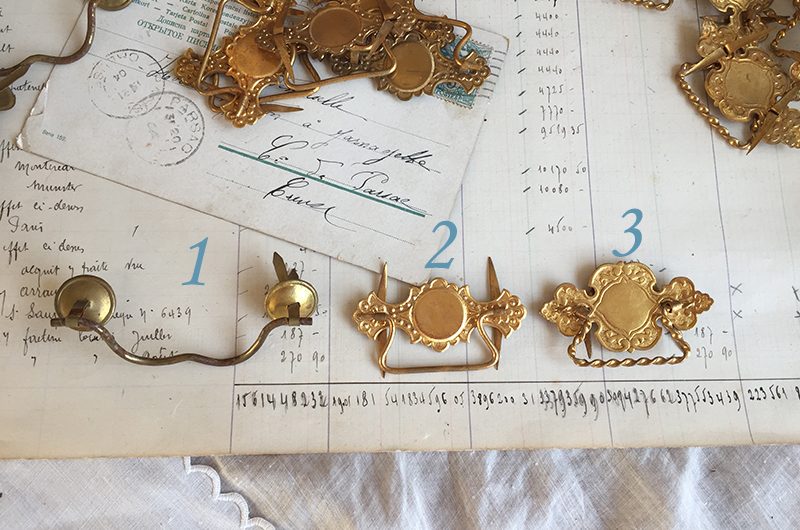 Petites poignées dorées