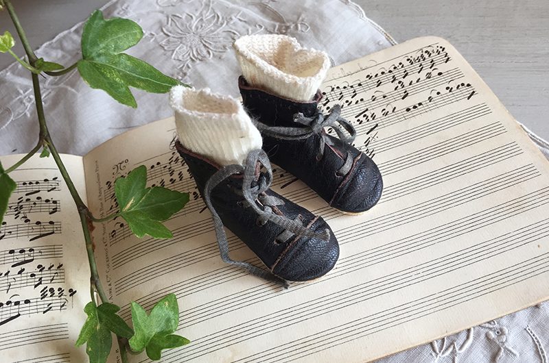 Petites chaussures noires