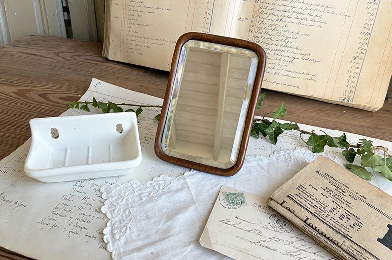 Petit miroir de barbier