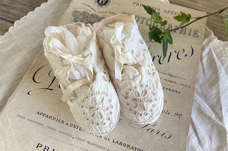 Chaussons brodés