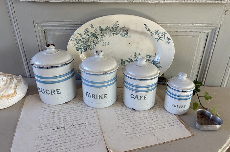 Pots à épices bleus