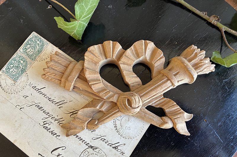 Petit ornement en bois