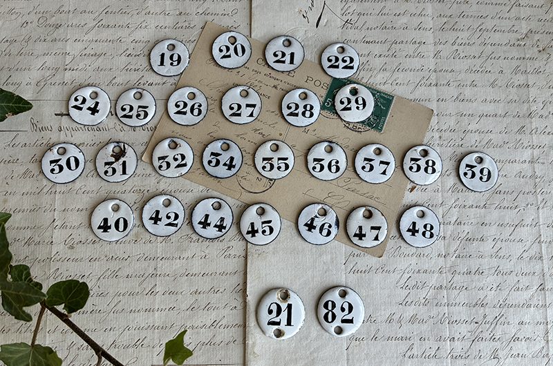 Petits numéros émaillés